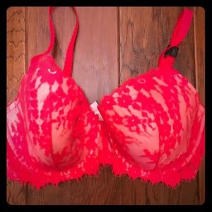 Vicoria’s Secret 36DD Red Lace Bra-NWT